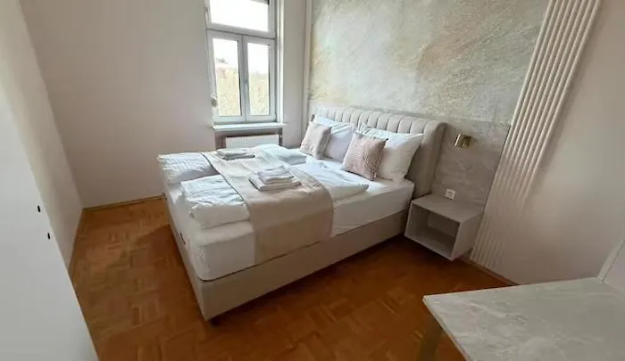 Apartman Convenient Near U6 - Fast Access *