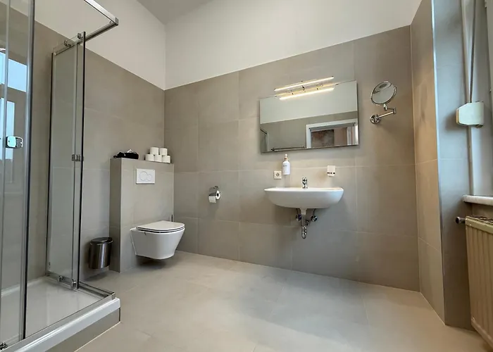 Convenient Near U6 - Fast Access Bécs